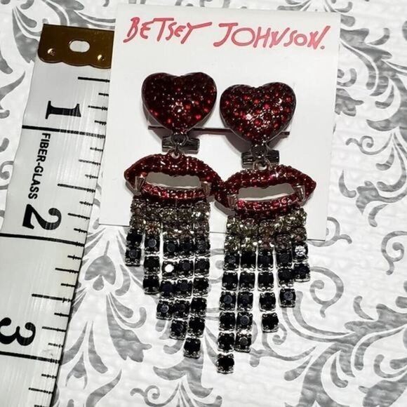 Betsey Johnson Vampire Lip Heart Rhinestone Fringe Drop Earrings Red Black Goth - Picture 6 of 7